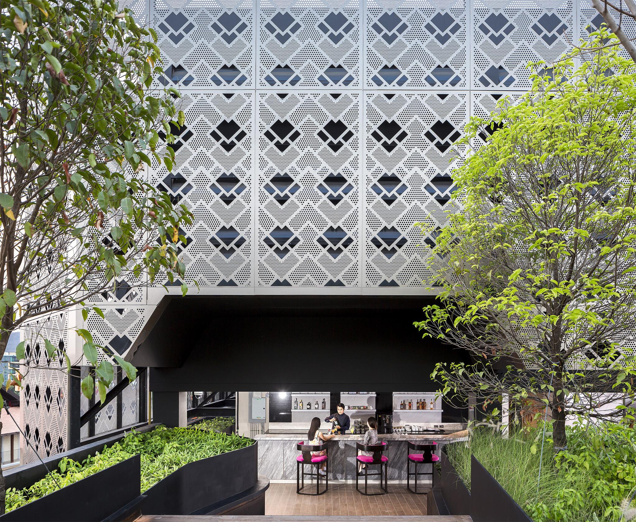 U Nimman Chiang Mai Hotel Екстериор снимка The new building of the University of Economics and Business in Vienna